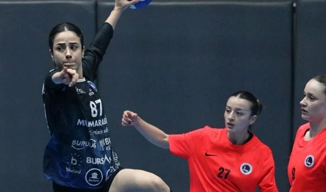 Kadınlar Hentbol Süper Ligi'nde mücadele eden Bursa Büyükşehir Belediyespor 15.