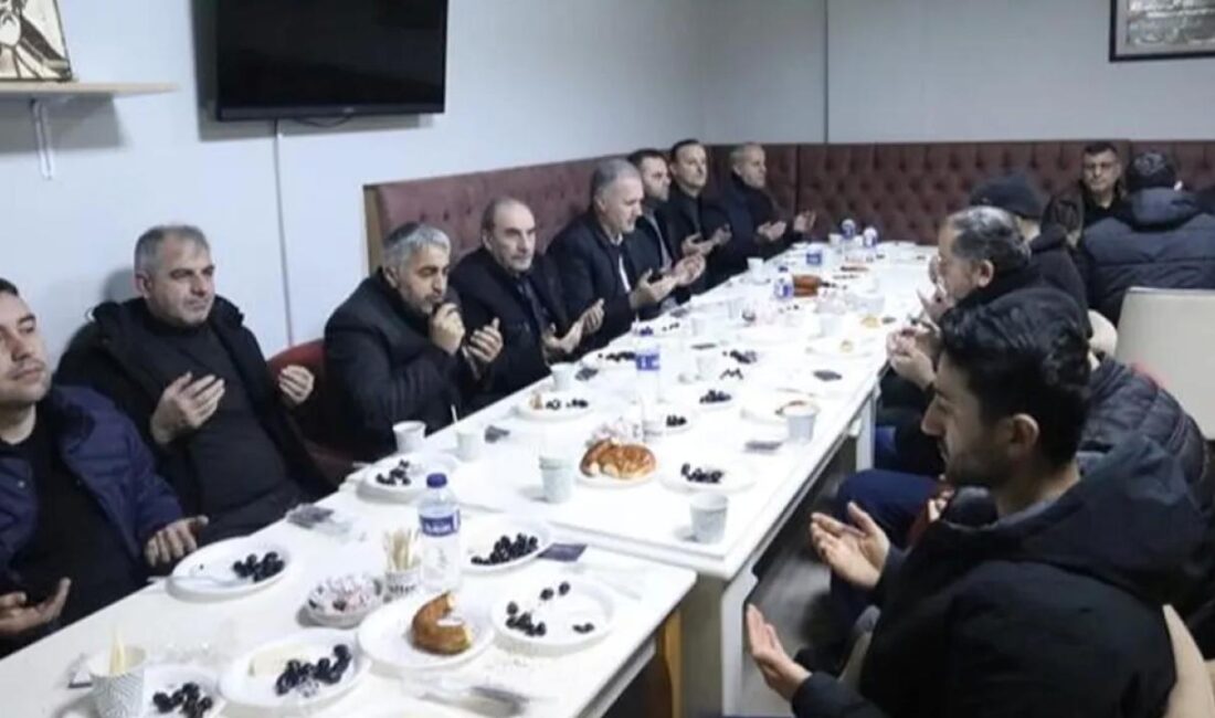 Bursa'da İnegöl Belediye Başkanı Alper Taban, Bereket Sofrası buluşmaları kapsamında