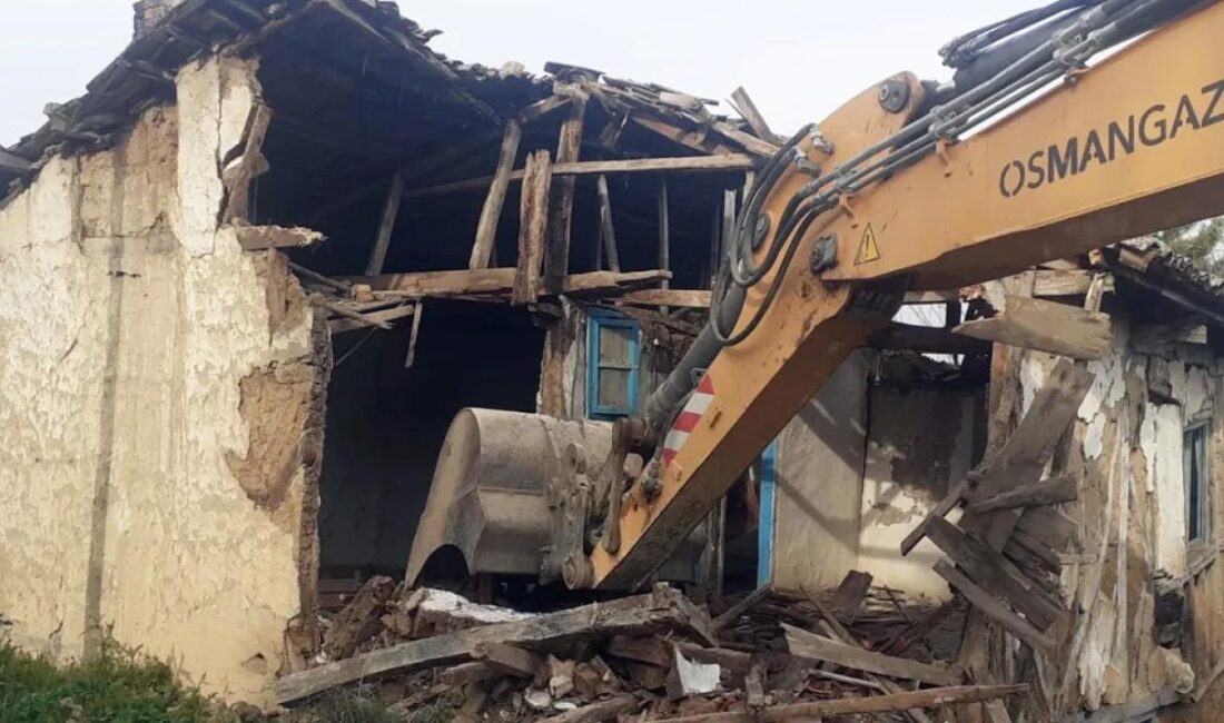 Bursa'da Osmangazi Belediyesi, emniyet ve sağlık açısından risk oluşturan metruk