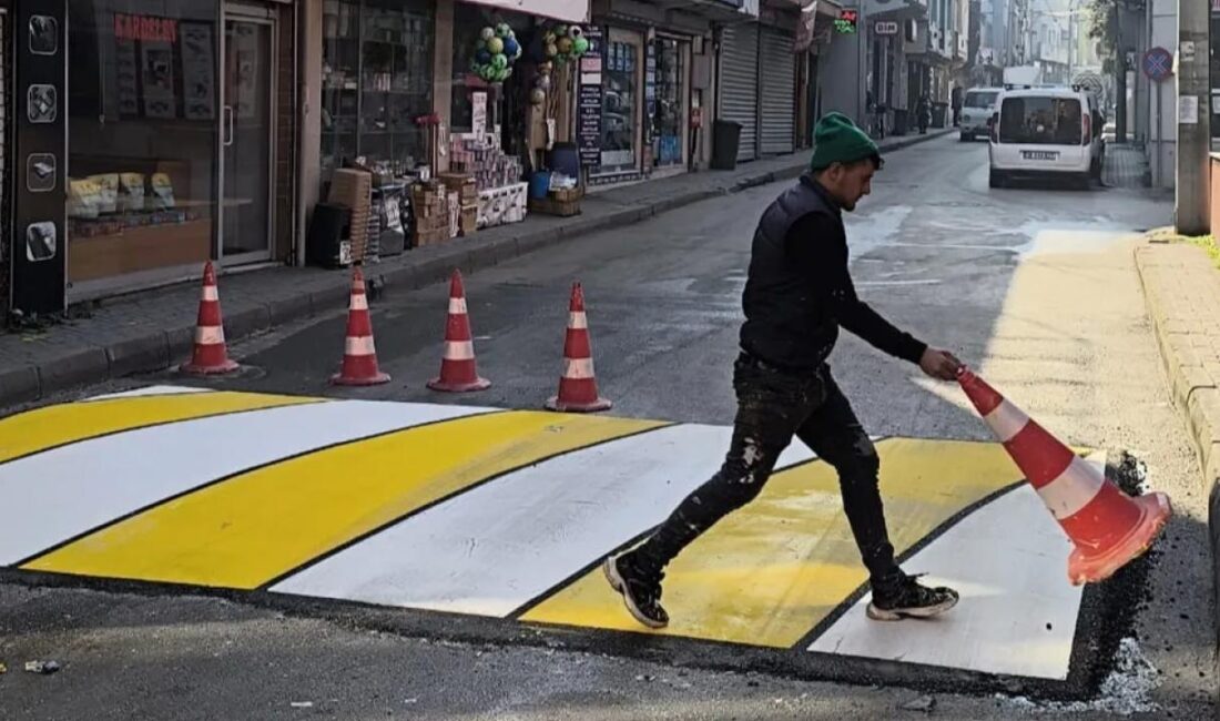 Bursa'da Osmangazi Belediyesi, ilçe genelinde trafik güvenliğini artırmak amacıyla okul