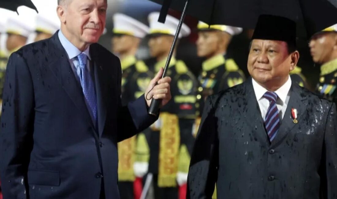 Cumhurbaşkanı Recep Tayyip Erdoğan, Güney Asya turundaki resmi ziyaretlerini Malezya'dan