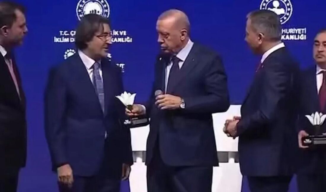 Cumhurbaşkanı Erdoğan, Adıyaman'daki 'Bir Oluruz' programındaki törende Ziraat Bankası Genel