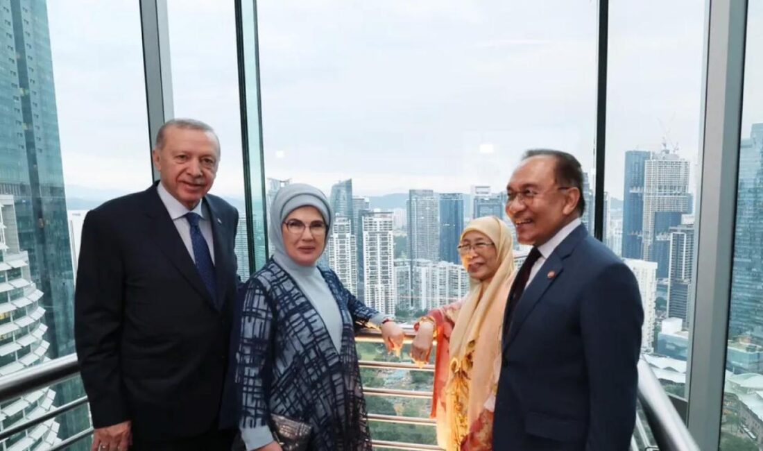 Cumhurbaşkanı Erdoğan, Malezya’da Petronas İkiz Kulelerini ziyaret etti