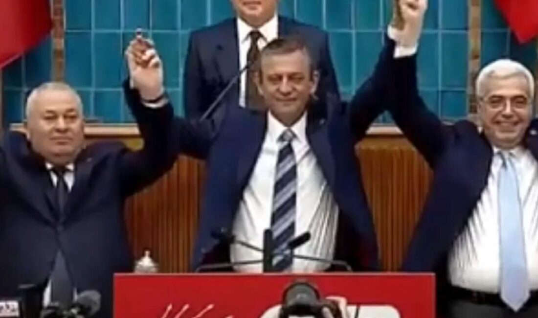 Demokrat Parti'den CHP'ye geçen Salih Uzun ve Cemal Enginyurt, CHP