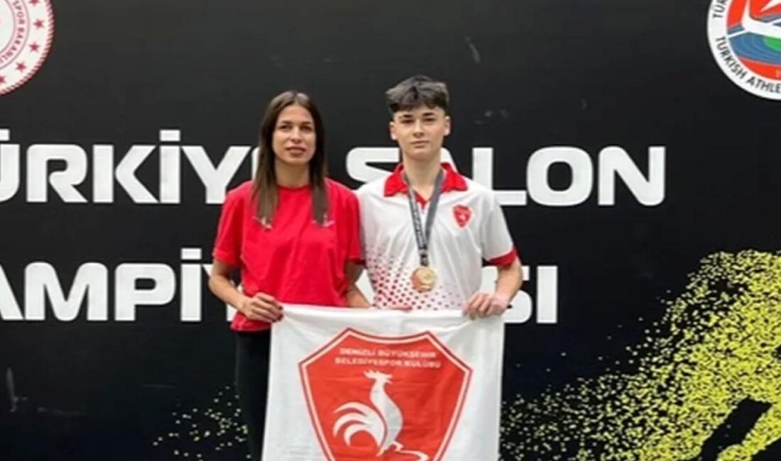 Denizli Büyükşehir Belediyesporlu Arda Bakırhan, U-16 Türkiye Salon Şampiyonası Erkekler