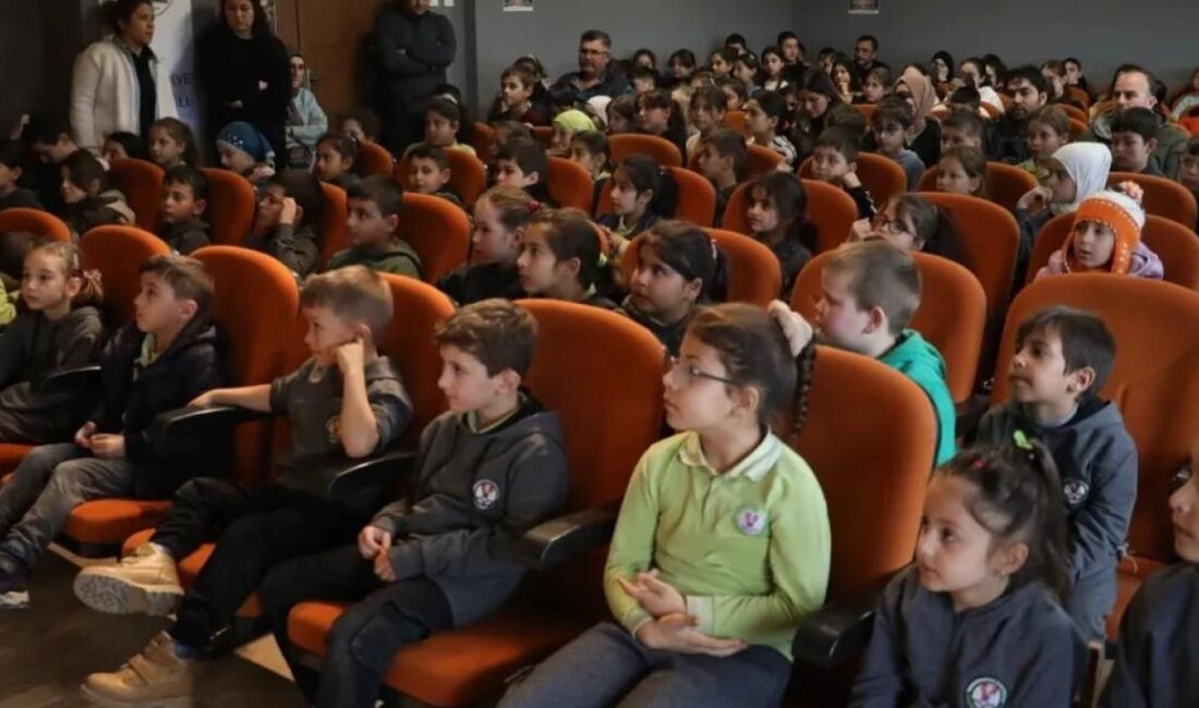 Kocaeli İzmit Belediyesinin,  kırsal bölgelerdeki okullarda düzenlediği ‘Gülümseyen Çocuklar