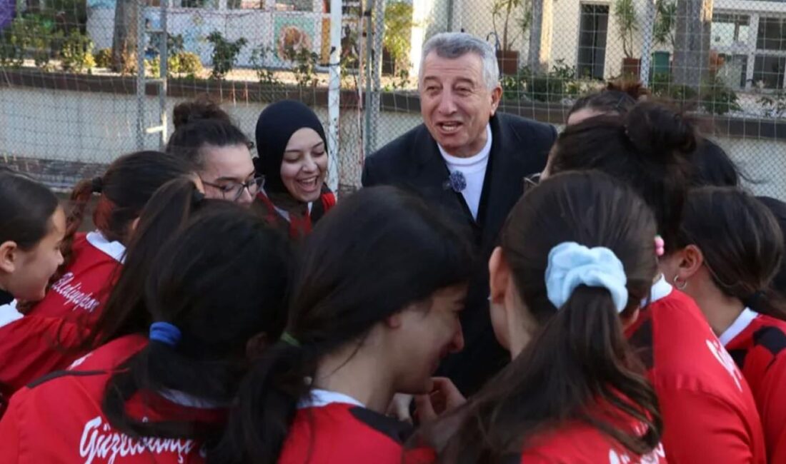 İzmir Güzelbahçe Belediyesi Kız Futbol Takımı, ilk antrenmanına Güzelbahçe Belediye