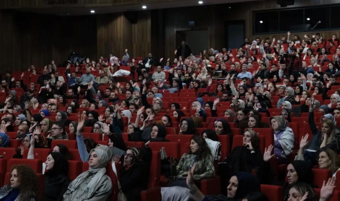 Kocaeli Büyükşehir Belediye Başkanı Büyükakın, Kılavuz Eğitim Programı’nda eğitimcilerle bir