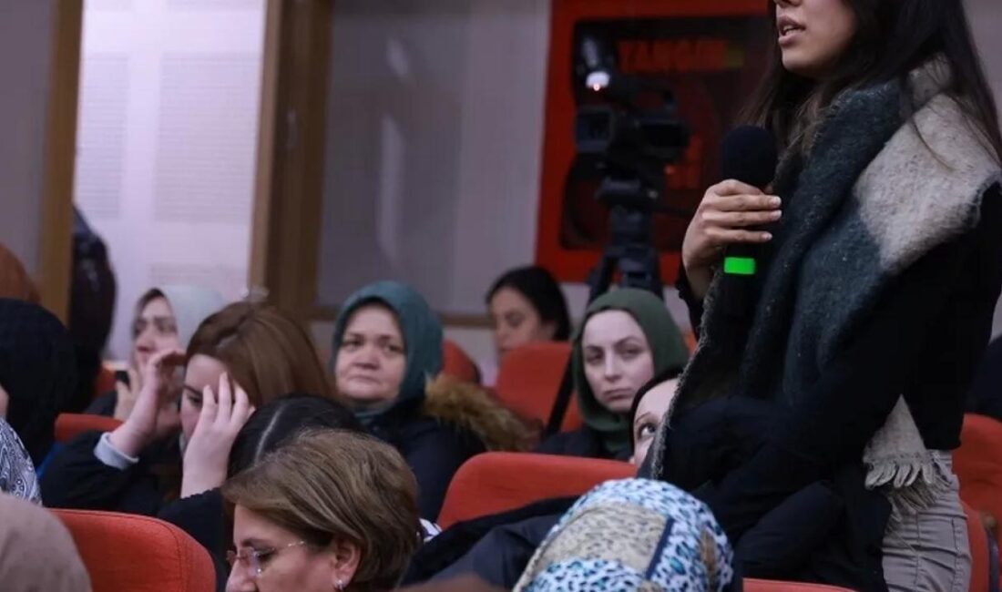 Kocaeli Büyükşehir’in düzenlediği sağlık seminerinde, rahim ağzı kanserinden korunmanın yöntemleri
