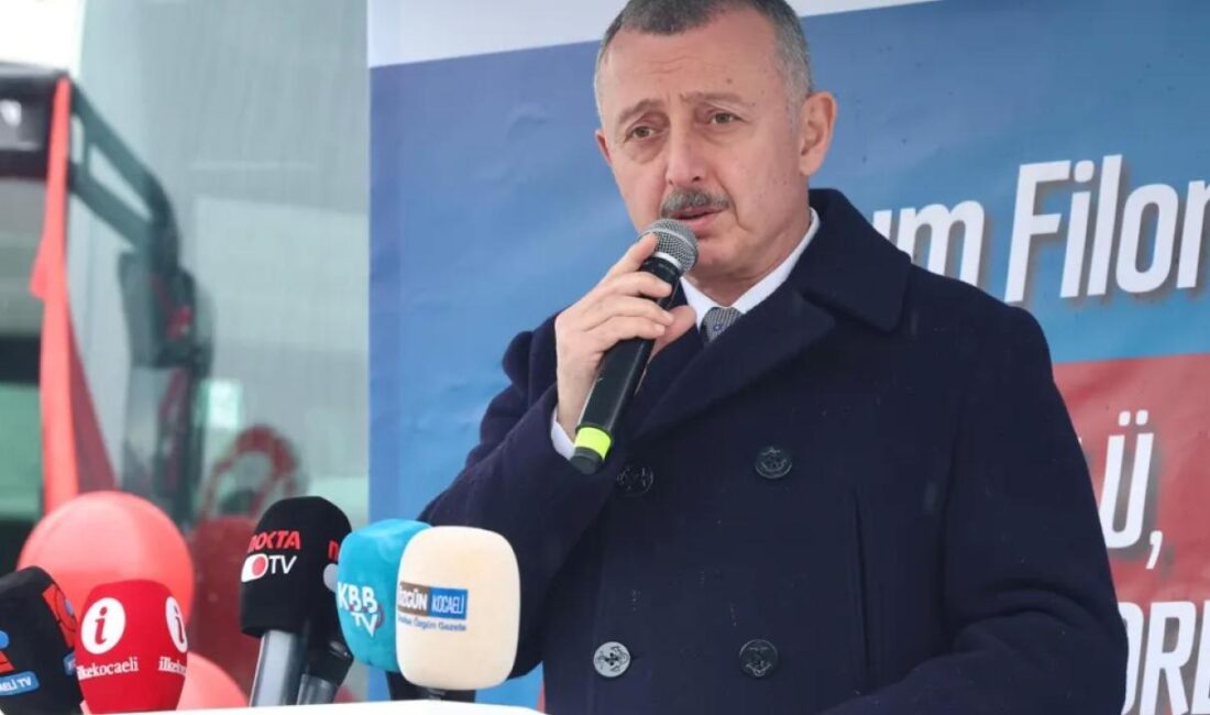 Kocaeli Büyükşehir Belediye Başkanı Doç. Dr. Tahir Büyükakın, İzmit Körfezi’nin