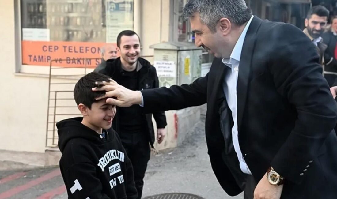 Bursa Yıldırım Belediye Başkanı Oktay Yılmaz, Yeşilyayla Mahallesi Teyyareci Mehmet