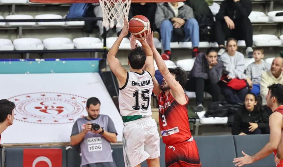 Türkiye Erkekler Basketbol 2.Ligi’nde mücadele eden Sakarya Büyükşehir Basketbol takımı