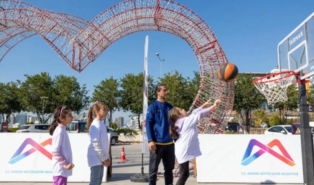 Mersin Büyükşehir Belediyesi Gençlik ve Spor Hizmetleri Dairesi’nin Sporbüs aracının