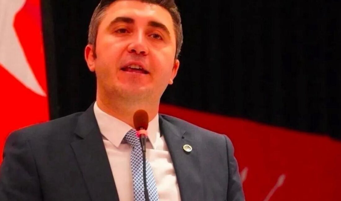 Edirne'de CHP Keşan İlçe Başkanı Anıl Çakır, 5 teğmenin Türk
