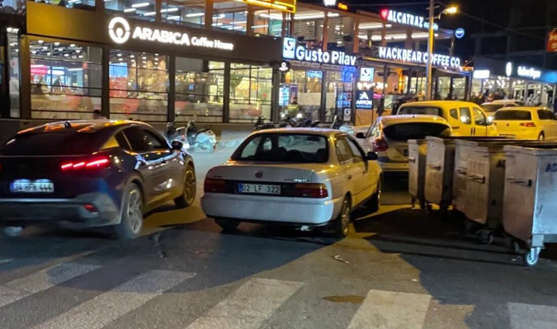 Adıyaman'da öğrenci yurdu önünde drift yapan bir sürücü trafik ekiplerince