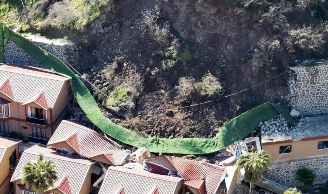 Artvin il merkezinde yaşanan heyelanda butik otel olarak hizmet veren