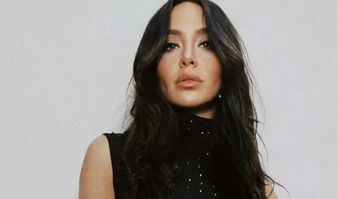 Son dönemde arka arkaya çıkardığı şarkılarla ve sahne performanslarıyla adından