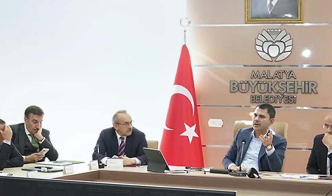 Çevre, Şehircilik ve İklim Değişikliği Bakanı Murat Kurum, deprem bölgesinde
