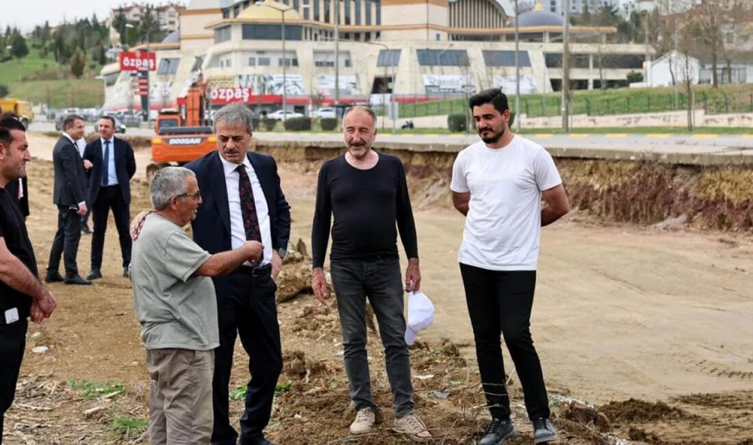 Sakarya Büyükşehir Belediye Başkanı Yusuf Alemdar, şehrin yeni ulaşım aracı