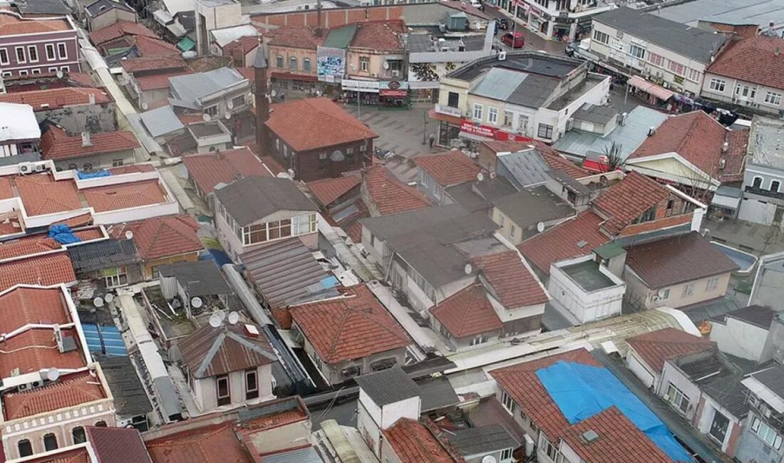 Uzunçarşı Derneği’nin davetiyle Tarihi Uzunçarşı’da esnaflaiftar sofrasında buluşan Başkan Yusuf