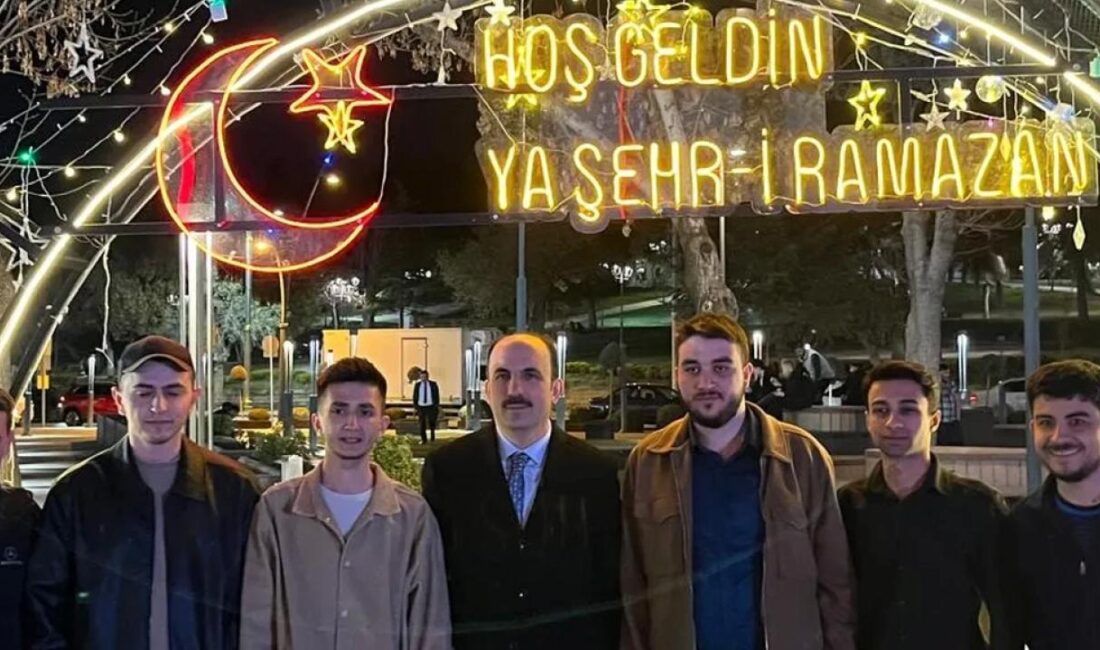 Konya Büyükşehir Belediye Başkanı Uğur İbrahim Altay, teravih namazı sonrası