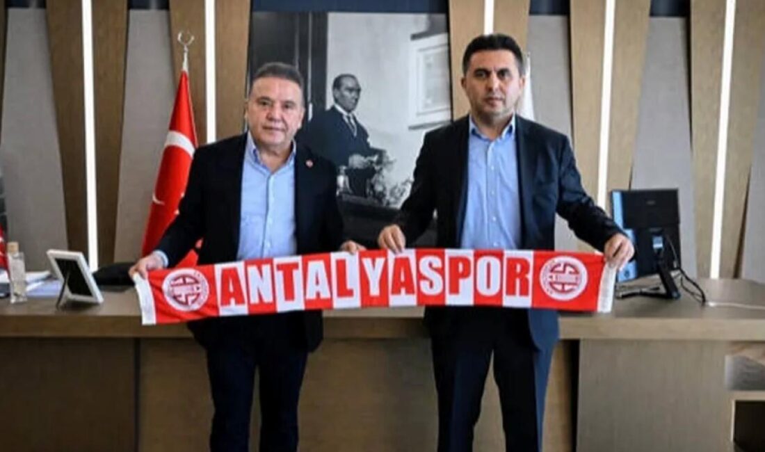 Antalya Büyükşehir Belediye Başkanı Muhittin Böcek’i Antalyaspor Kulübü Başkanı Mustafa