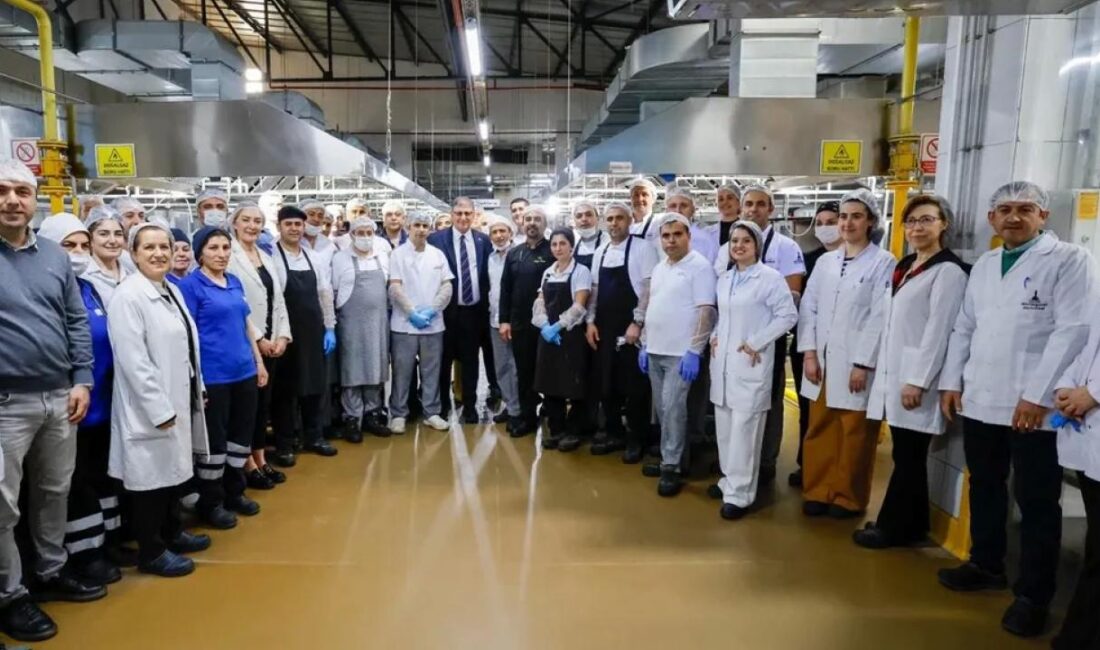 İzmir Büyükşehir Belediye Başkanı Dr. Cemil Tugay, tencerelerin ihtiyaç sahibi