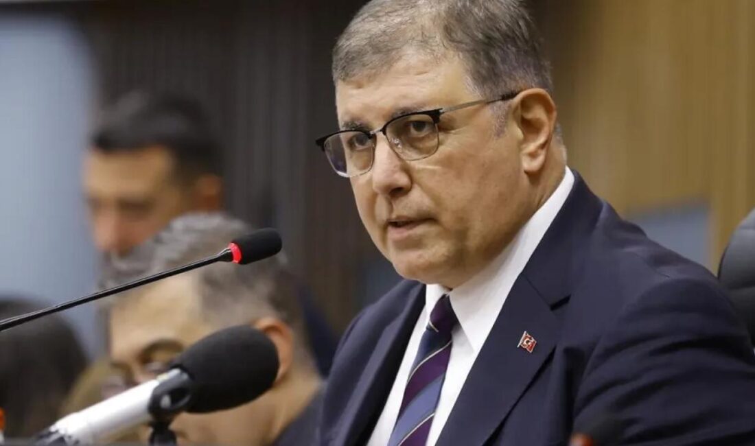 İzmir Büyükşehir Belediye Başkanı Dr. Cemil Tugay, Konak'ta yağmur suyu