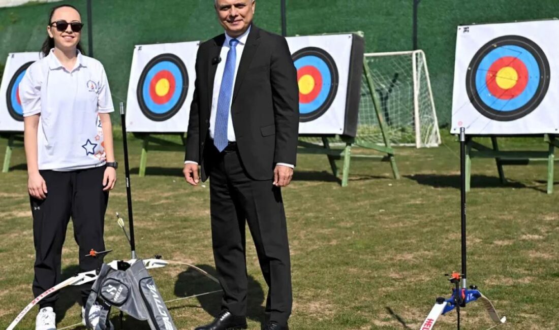Antalya Muratpaşa Belediye Başkanı Ümit Uysal, Kızılarık Mahallesi’nde hizmete açılan