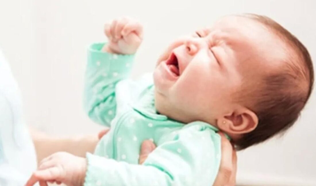 Bebeklerde reflü sık görülen ve genellikle bebek büyüdükçe kendiliğinden düzelen