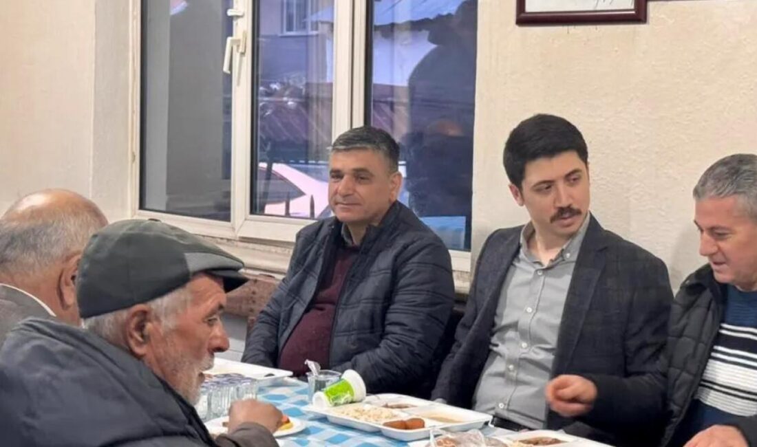 Bilecik’in Pazaryeri Kaymakamı Ahmed Tayyib Kahraman, ilçeye bağlı Küçükelmalı köyünde