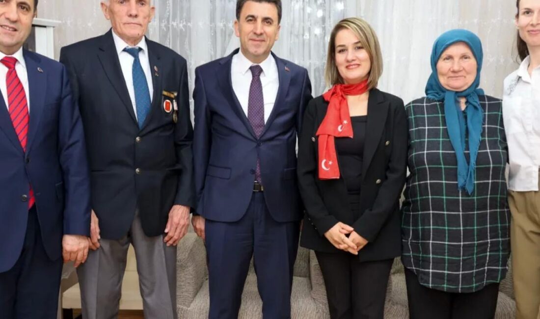 Bilecik Valisi Şefik Aygöl ve eşi Nazlı Aygöl Hanımefendi, Aile