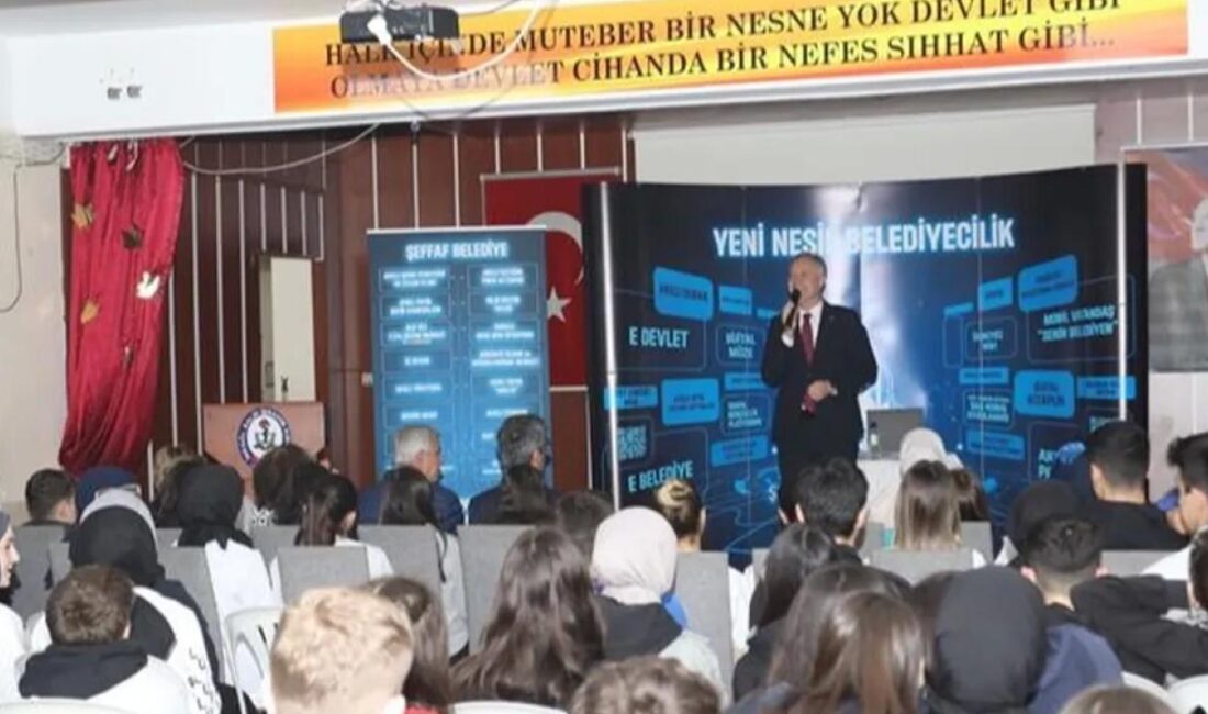 Bursa'da İnegöl Belediye Başkanı Alper Taban, gençlerin şehre dair talep