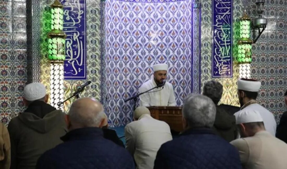 Bursa İnegöl Belediyesi’nin teravih programları kapsamında Hafız Halil İbrahim Baş