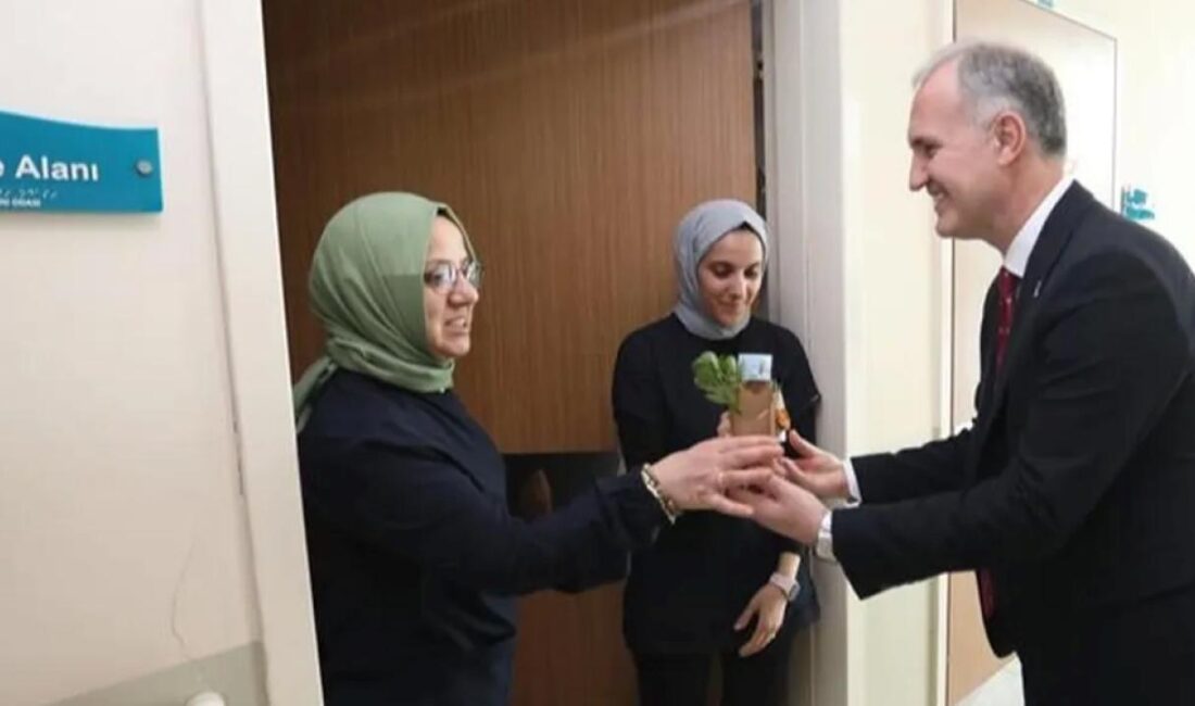 Bursa'da İnegöl Belediye Başkanı Alper Taban, 14 Mart Tıp Bayramında