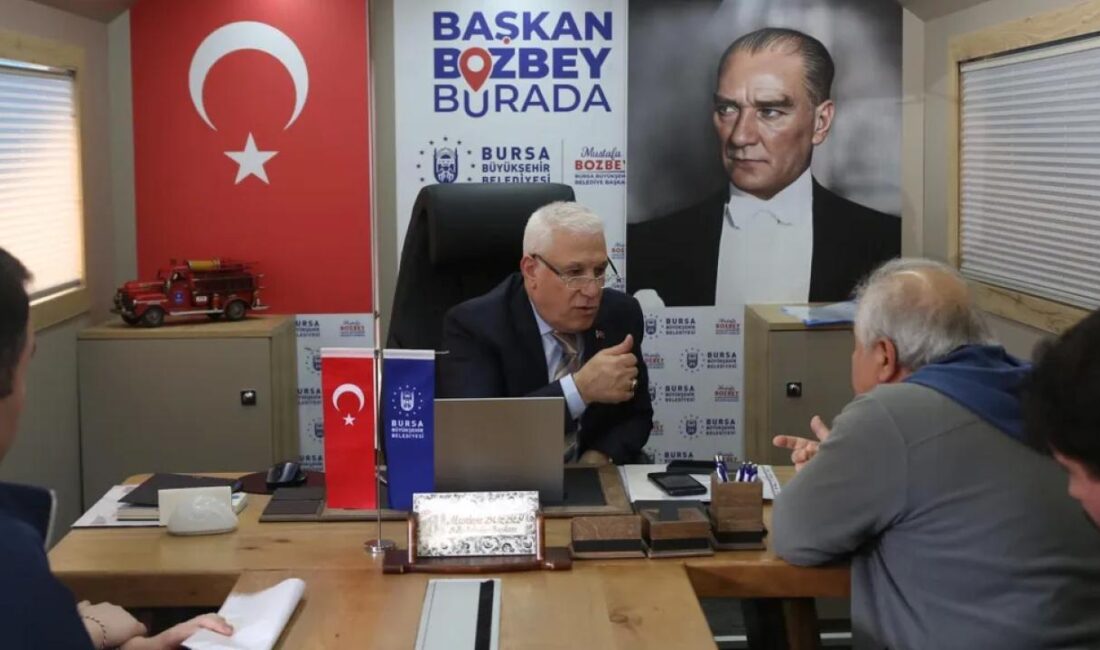 Bursa'da ‘Başkan Bozbey Burada’ projesi kapsamında Hamitler Mahallesi’nde vatandaşlarla bir