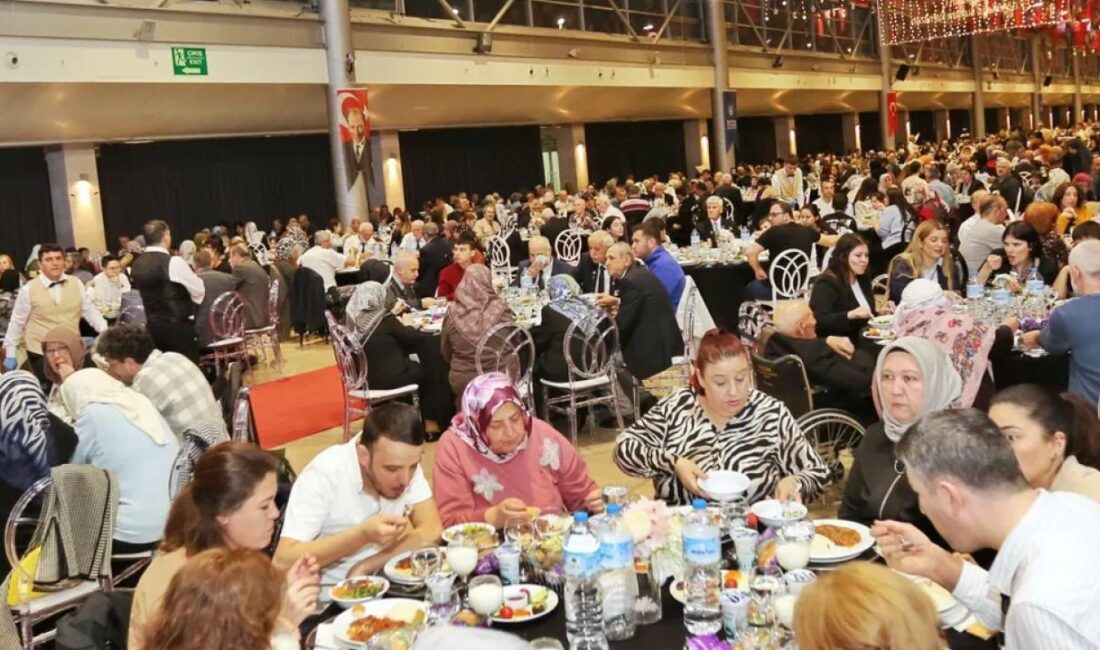 Bursa Büyükşehir Belediyesi tarafından düzenlenen iftar programında şehit aileleri ve