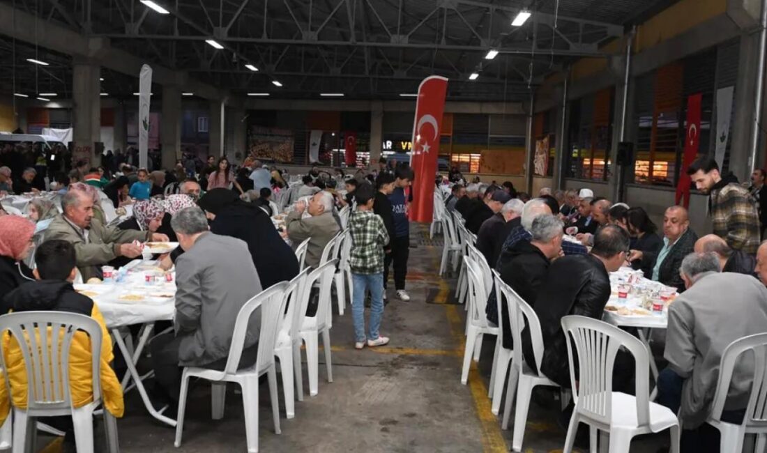Bursa Osmangazi Belediye Başkanı Erkan Aydın, Ramazan ayında ilçedeki vatandaşları