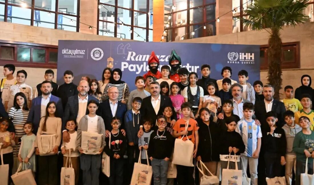 Bursa'da Yıldırım Belediye Başkanı Oktay Yılmaz, Dünya Yetimler Günü kapsamında