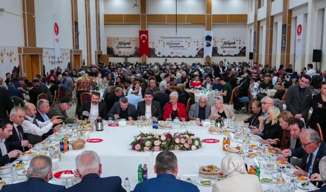 Keçiören Belediyesi, ilçe genelinde verdiği iftar yemekleriyle Türkiye’nin dört bir