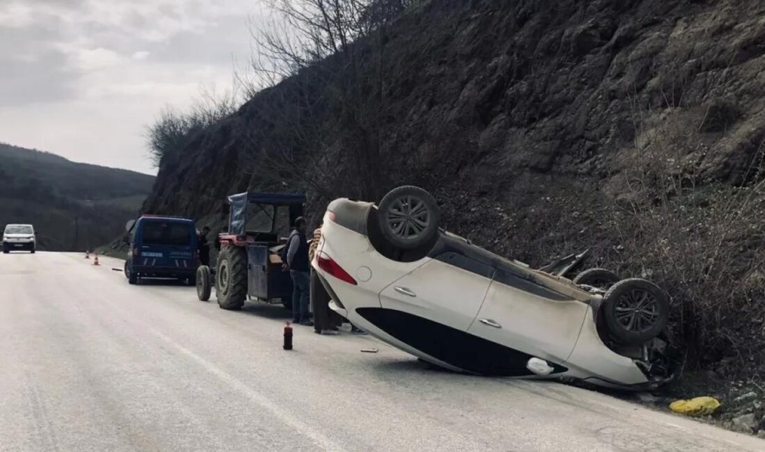 Düzce'de seyir halinde olan otomobil sürücüsü direksiyon hakimiyetini kaybederek şarampole