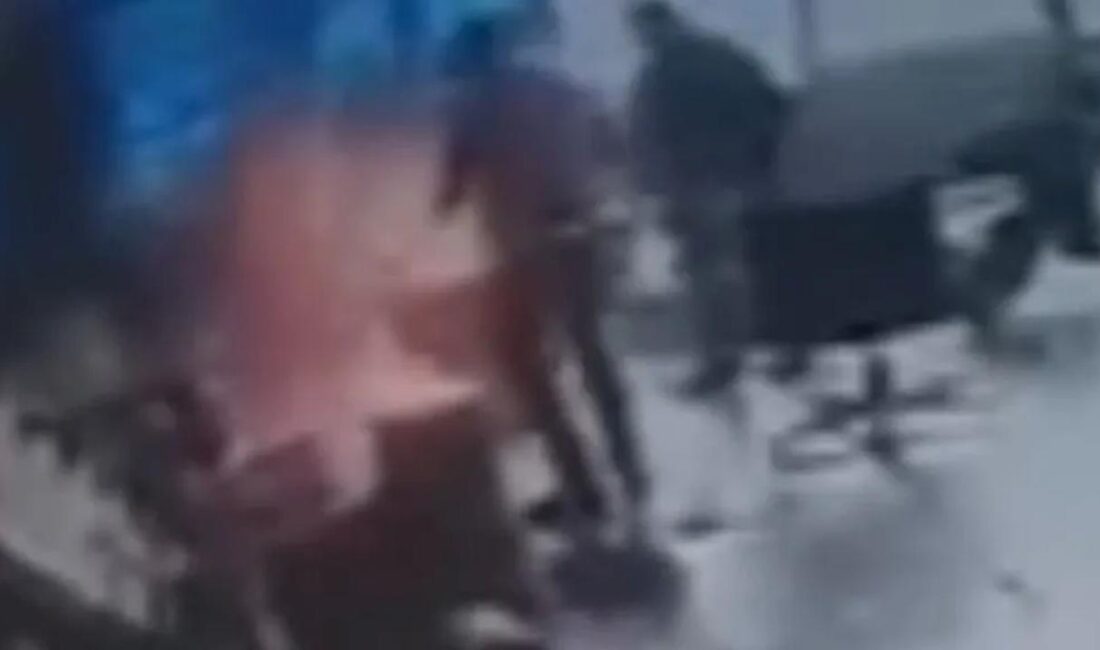 Düzce'de eski Sanayi Sitesi'nde bir otomobil tamircisi dükkandaki yanan sobaya
