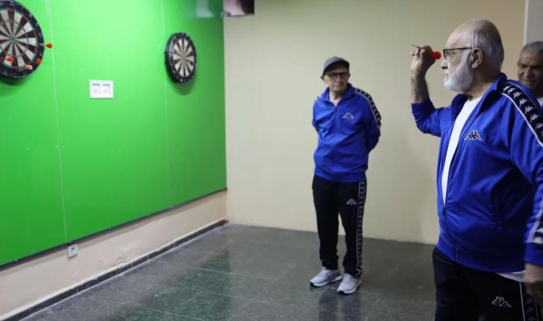 Bursa Büyükşehir Belediyesi Huzurevi sakinlerinden oluşan Bocce ve Dart takımı,