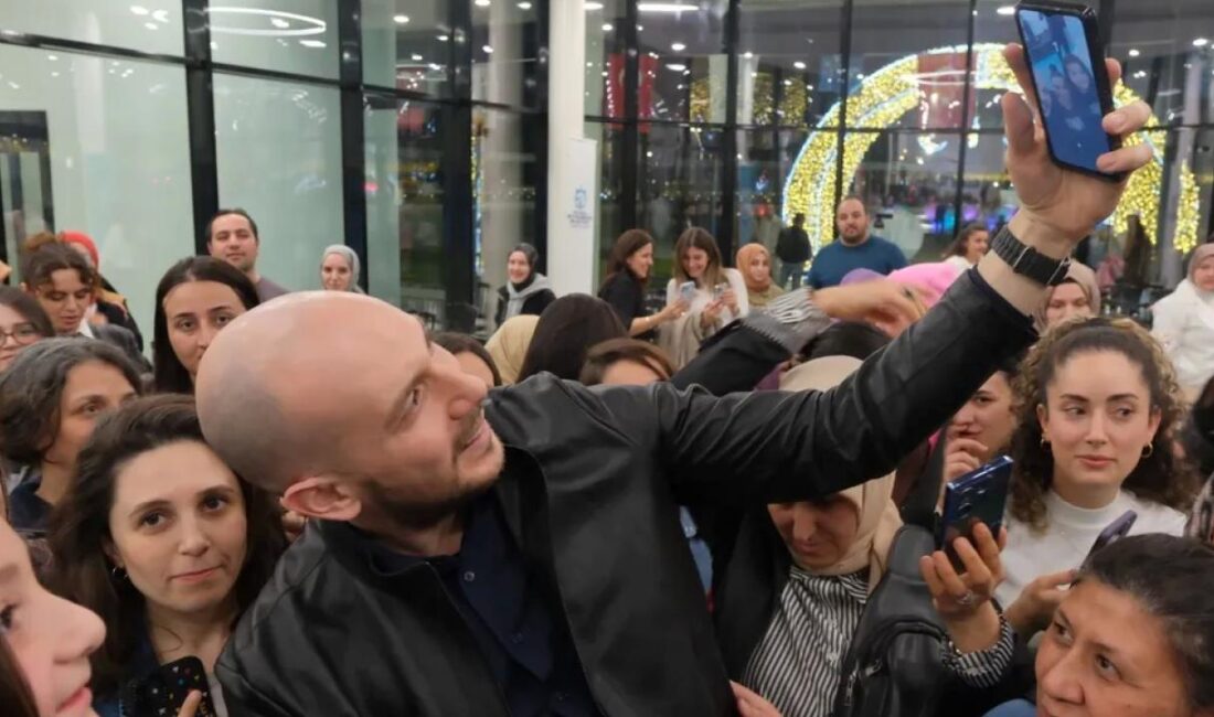 Kocaeli Büyükşehir Belediyesi'nin düzenlediği Ramazan etkinliklerinde sosyal medya fenomeni Cem