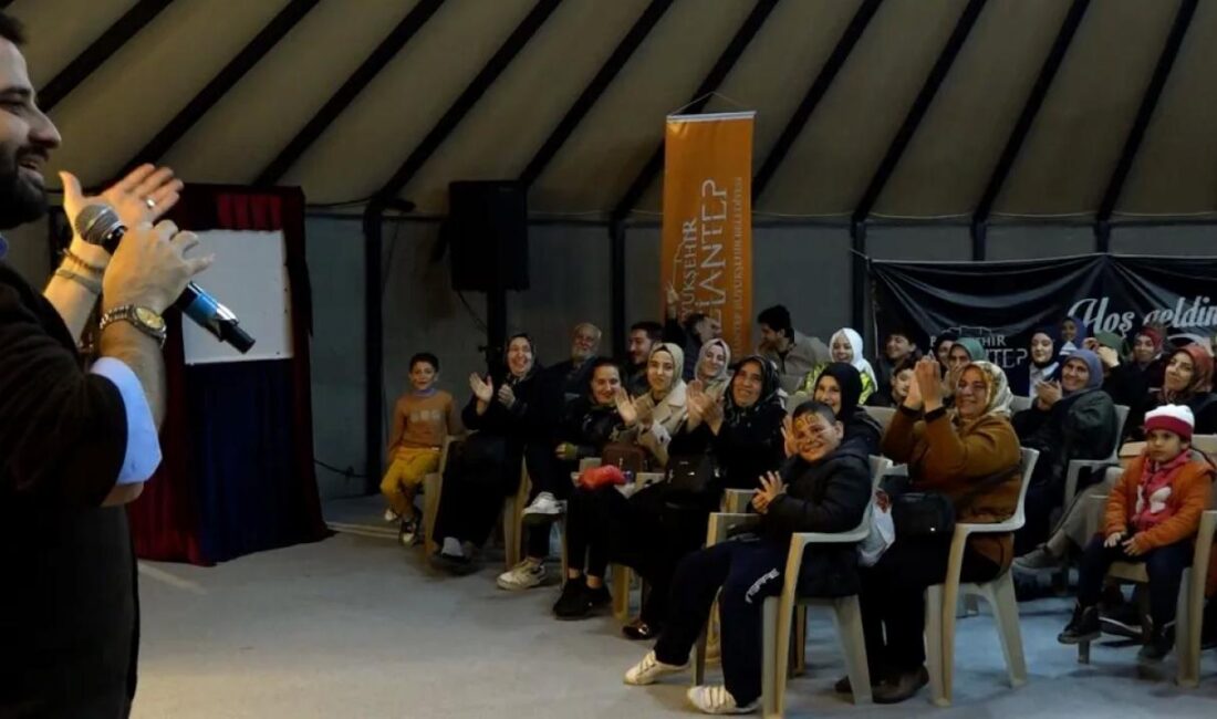 Gaziantep Büyükşehir Belediyesi’nin Festivaller Park’ına kurduğu Ramazan Sokağı, söyleşiler ve