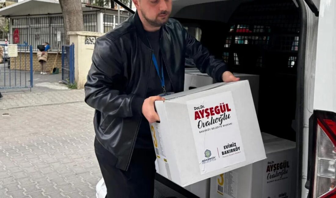 İstanbul'da Bakırköy Belediyesi, ihtiyaç sahibi vatandaşlarının yanında olmaya devam ediyor.