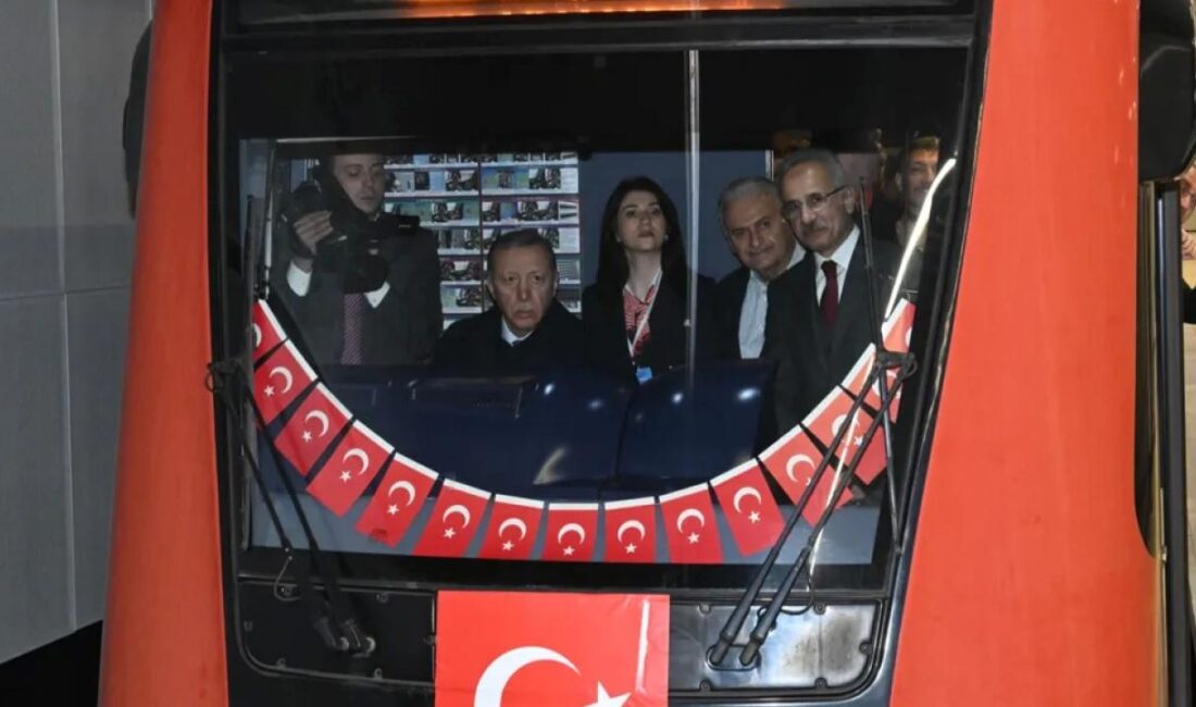 İstanbul'da bir yıldır hizmet veren Bakırköy Sahil-Bahçelievler-Güngören-Bağcılar Kirazlı Metro Hattı,