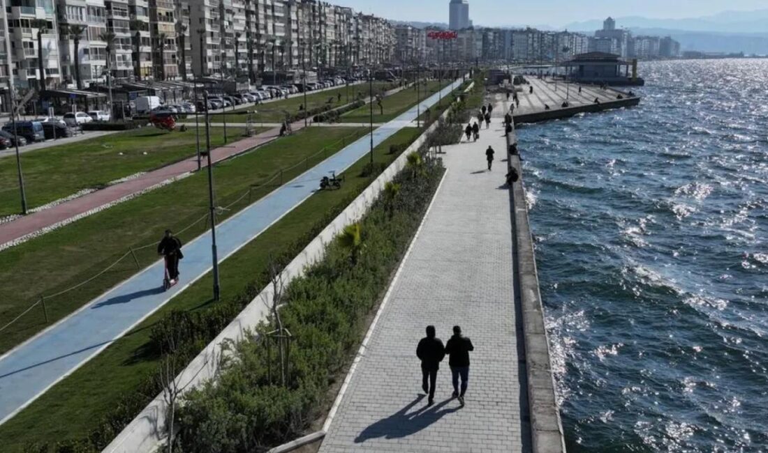 İzmir Büyükşehir Belediye Başkanı Dr. Cemil Tugay’ın Kordon’da su taşkınlarını