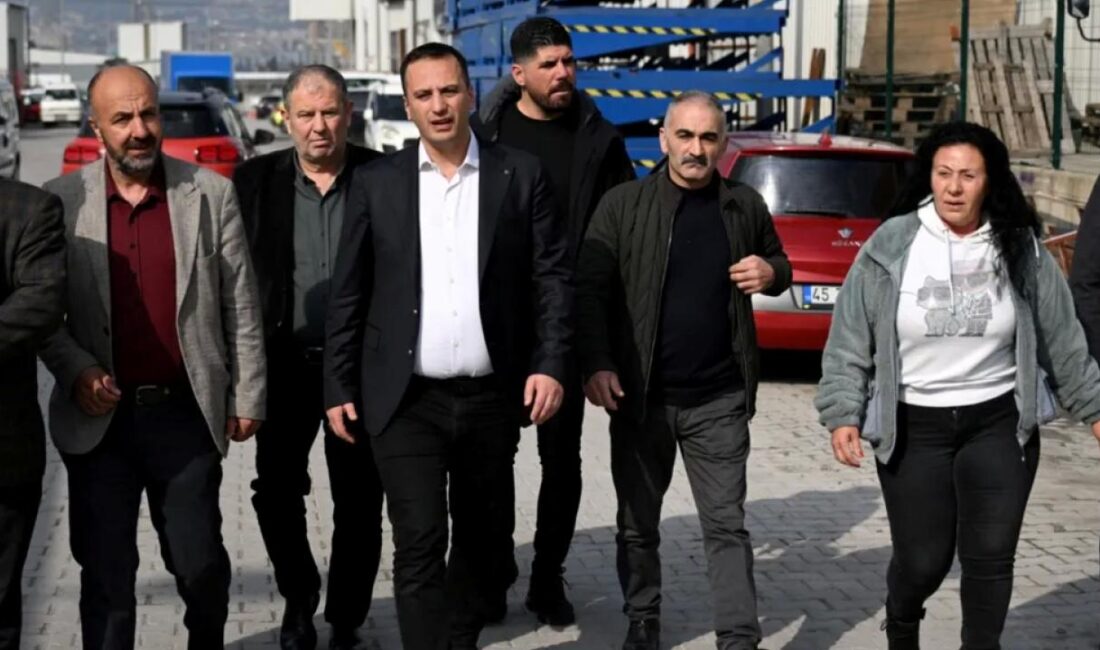İzmir Bornova Belediye Başkanı Ömer Eşki, Işıkkent’te bulunan Geri Kazanımcılar