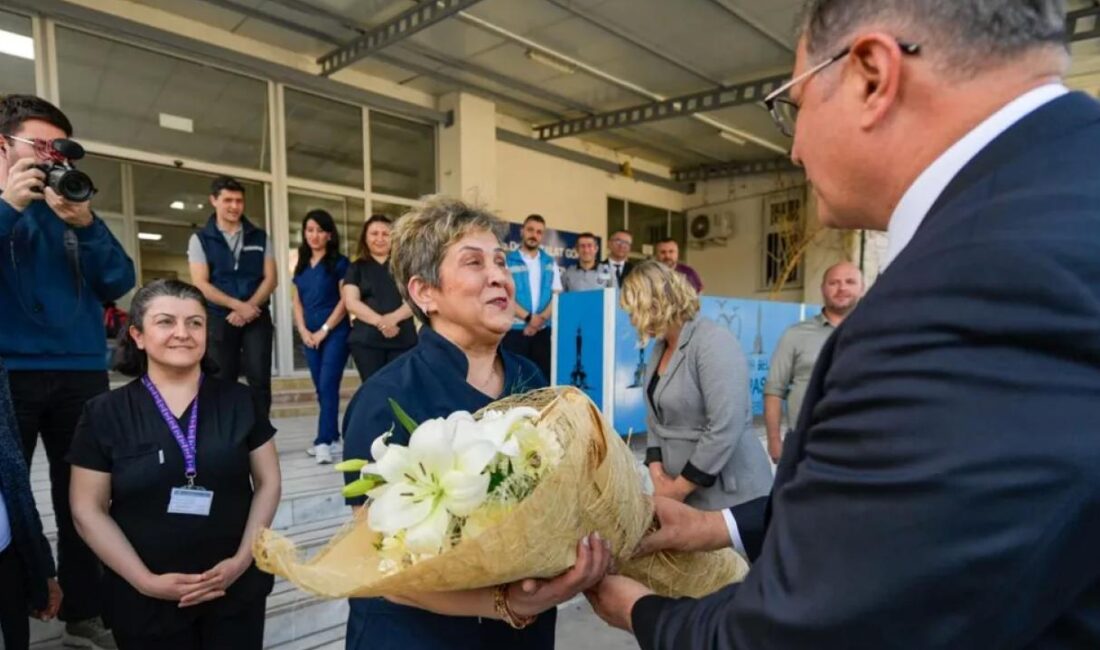 14 Mart Tıp Bayramı nedeniyle Eşrefpaşa Hastanesi’ni ziyaret ederek hekimler